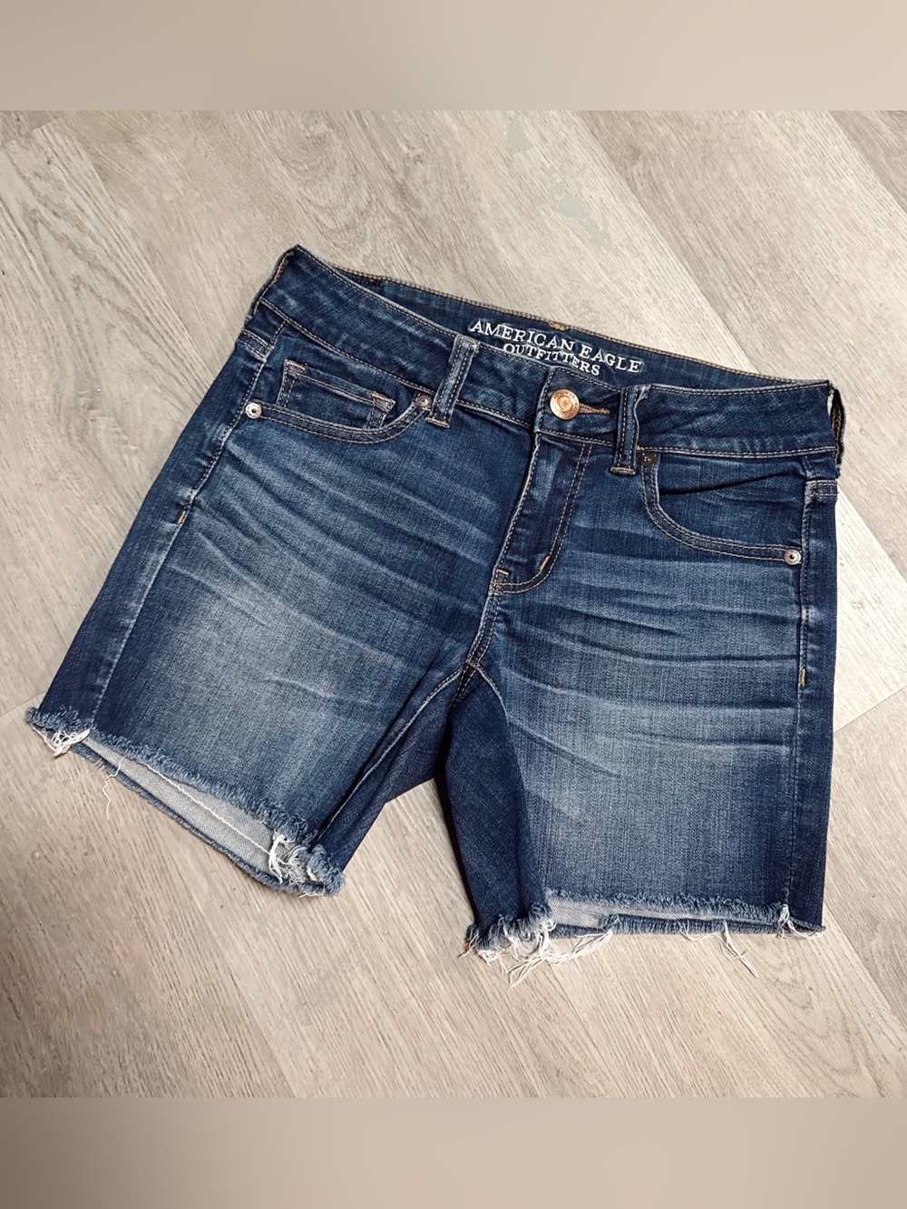 •AMERICAN EAGLE• MIDI DENIM SHORTS